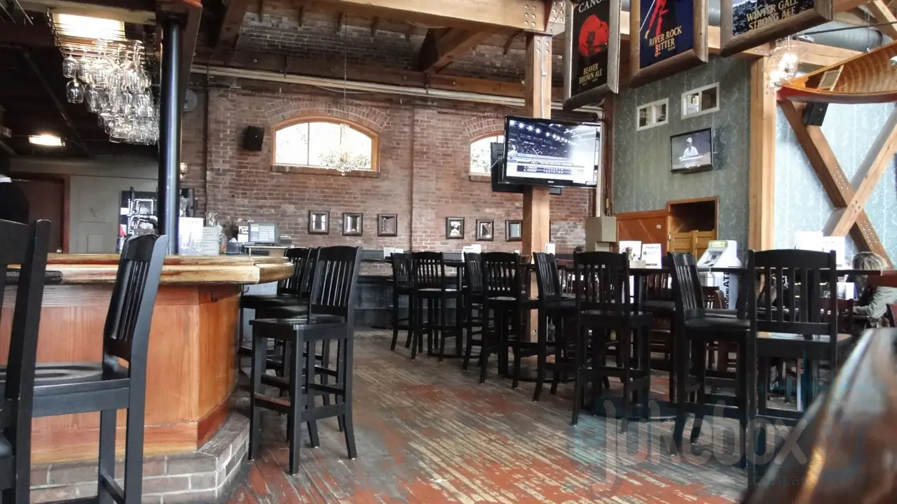 Music for venues that increases sales - a pub bar with stools, screens and speakers ready for eJukebox background music